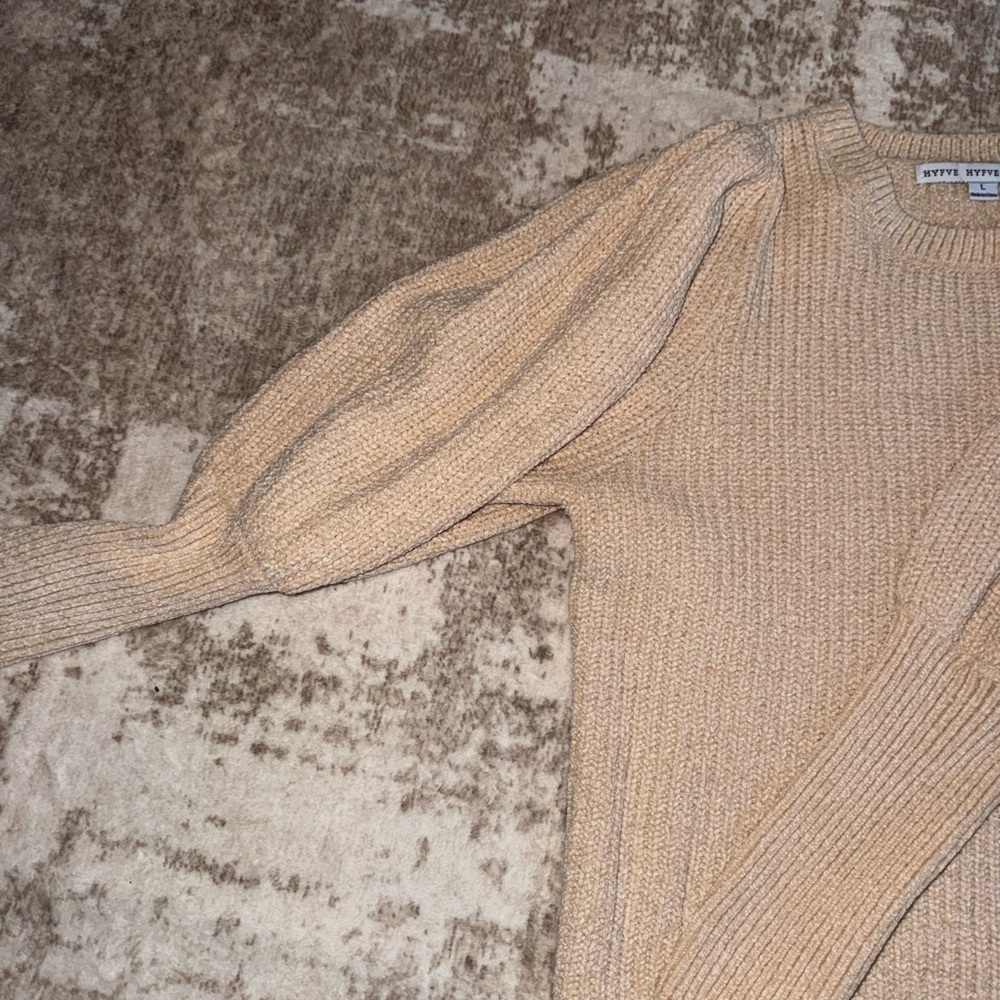 Light pink sweater with puff sleeves